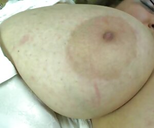 Video xxx ibu Sepanyol dengan matang dengan tetek besar.