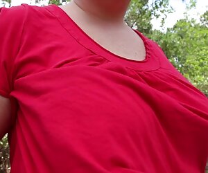 Video wanita matang tentang puting hamil, areola payudara.