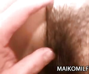 Fumiko Manaka adalah seorang Asia Jepun yang sangat matang dan sangat laparkan ayam.