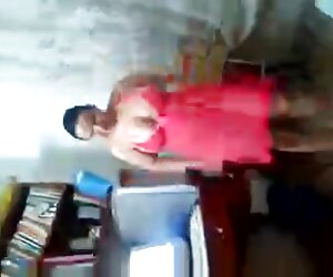 Tarian amatur panas sukakan keldai besar orang Brazil tua di rumah.