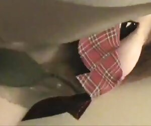 Amatur matang dalam pantyhose melancap semasa hubungan seks antara tua dan muda.