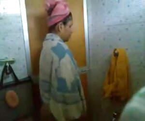 Beberapa bilik air dengan video seks muda dengan makcik tua yang matang.