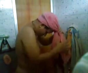 Beberapa bilik air dengan video seks muda dengan makcik tua yang matang.