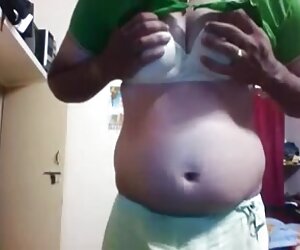Shemale India panas menunjukkan dirinya secara percuma dalam video buatan sendiri wanita matang pada cam.