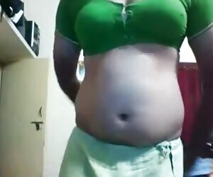Shemale India panas menunjukkan dirinya secara percuma dalam video buatan sendiri wanita matang pada cam.