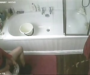 Video lucah matang Mexico yang sangat miang. Melancap tersembunyi di dalam bilik air.