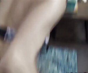 Gadis-gadis milf dalam lingkungan 50-an meniduri dengan sikap yang mereka kenakan.