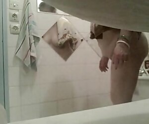Matang dalam bilik matang, perempuan berbogel.