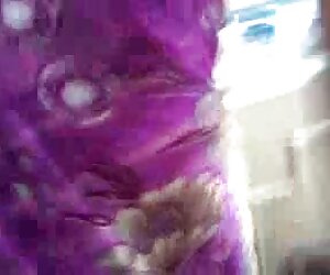 Saya menunjukkan video wanita dengan budak lelaki kepada pembantu rumah India saya.