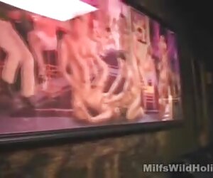 Video lucah matang panas dengan ibu bercuti morgan memberikan blowjob dan pengembaraan.