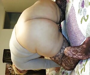 Video menggoda wanita matang meniduri remaja renda antara kaum.