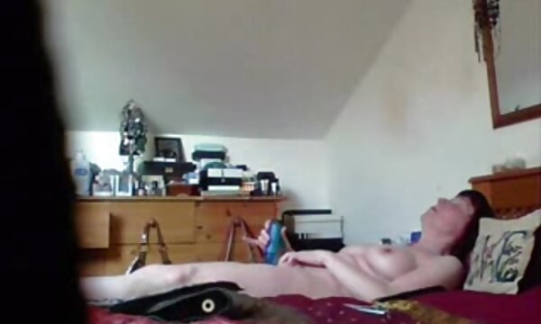 XXX Video kamera sebenar. Saya mahu melihat ibu saya yang tersembunyi dan wanita tua yang cantik melancap. Hebat! Bersih.