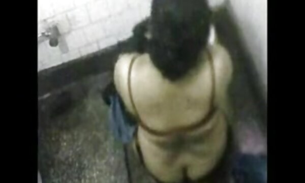 XXX Bangla desi jiran seks dalam bilik mandi pada cam dengan empat puluh bhabis mandi tersembunyi cam.
