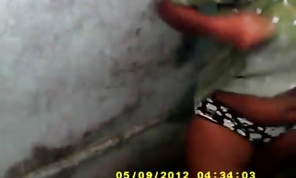 XXX Video wanita dewasa bogel dengan tetek besar makcik Suda pintar berbogel semasa mandi.