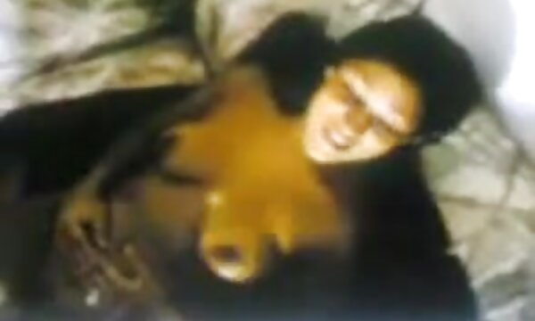 XXX Gadis India seksi dalam filem xxx, ibu dan anak lelaki menikmati dengan pasangan mereka.