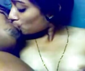 Makcik Latina matang yang comel daripada buah dada dan pussy Kerala ditangkap oleh teman lelakinya yang comel.