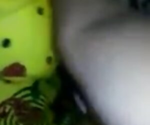 Desi bhabhi menghisap dan panas wanita matang mendapat fucked dalam pantat.