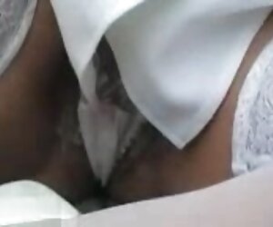 Filem Sarah matang matang pada kamera tersembunyi.