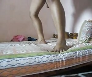 Makcik India langsing seksi meniduri wanita tua dengan keldai besar keras dan dalam oleh suami miang.
