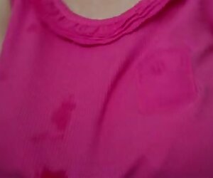 Menyusu ibu matang amatur milf lucah.
