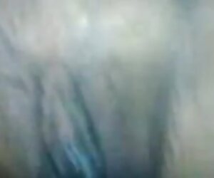 Desi pembantu rumah fucks kedua-dua lubang veteran rumah keras dan panas dengan erangan.