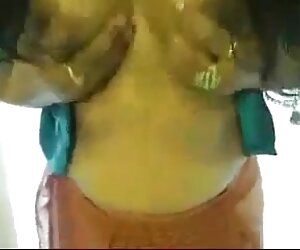 Isteri India British dalam lucah wanita tua melakukan striptis seksi. Air mani pada tetek.