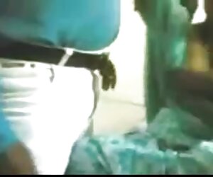 Makcik saya adalah seorang ibu dan seorang anak perempuan seksi dengan pantat besar.
