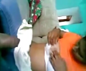 Ibu pantat besar seksi meniduri suami India dengan aiskrim.