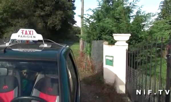 XXX Bokong mewah matang amatur disumbat dengan gaya doggy xxx matang comel oleh pemandu teksi.