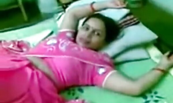 XXX Utara menikmati matang dalam gim, aunty India matang saya menikmati dengan pasangannya.