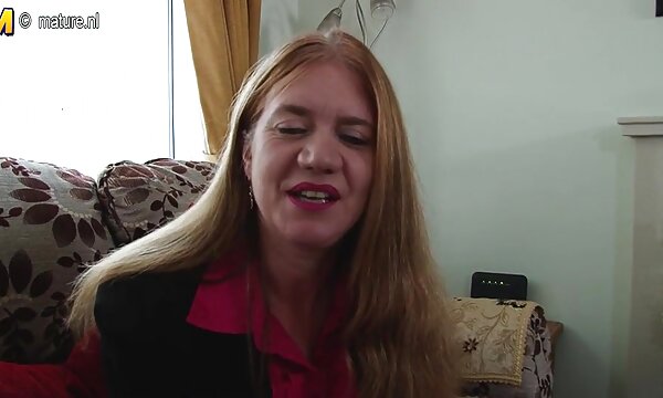 XXX British ibu miang Sepanyol matang dengan payudara besar dan faraj dicukur.
