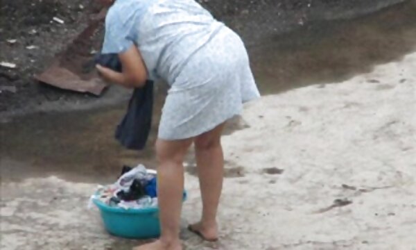 XXX Mengintip wanita-wanita cantik fucking makcik India - besar membongkok keldai - voyeur ass.