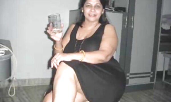 XXX Ibu xxx india tua dengan anaknya menghisap.