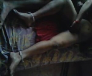 Pasangan tamil india selatan yang matang secara langsung pada webcam melakukan hubungan seks pada video.