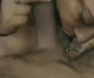 Pembantu rumah mendapat fucked apabila tiada video lucah wanita Mexico matang di rumah.