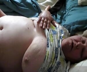 Sabtu menyeronokkan untuk wanita matang dengan melancap.