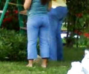 39 tahun latina berumur upskirt oleh nenek matang dengan pantat besar.