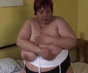 Matang berpayu dara besar wanita gemuk pada webcam.