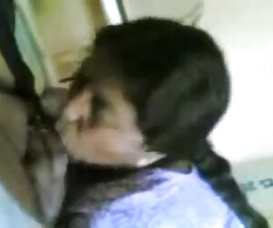 Wanita matang mempunyai sesi video lucah percuma yang bagus dengan nenek.