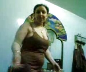 Dia menghabiskan video seks wanita tua dengan saya dan kembali kepada suaminya.