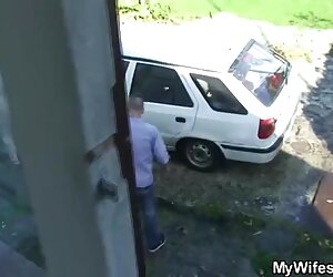 Isteri ditangkap lelaki seks dubur tua fucking di luar rumah.