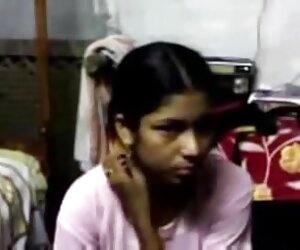 Video xxx mudah alih bos india selatan yang lebih tua sedang menikmati dengan pembantu rumahnya di sebuah hotel.