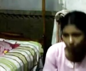 Video xxx mudah alih bos india selatan yang lebih tua sedang menikmati dengan pembantu rumahnya di sebuah hotel.