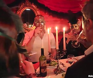 Fetish filem, panas wanita tua fuck matang swingers di sebuah parti.