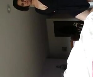 Makcik panas menggoda budak lelaki dan ibu di hotel lucah.