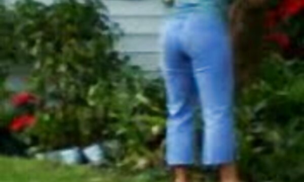 XXX 39 tahun latina berumur upskirt oleh nenek matang dengan pantat besar.