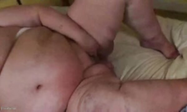 XXX Matang berpayu dara besar wanita gemuk pada webcam.