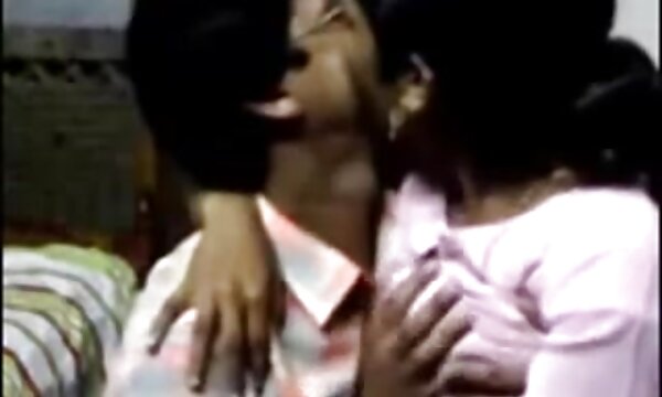 XXX Video xxx mudah alih bos india selatan yang lebih tua sedang menikmati dengan pembantu rumahnya di sebuah hotel.