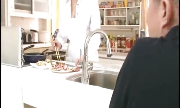 XXX Ibu saya memberikan blowjob, ibu Sepanyol matang fuck tetek besar.
