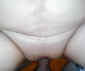 Berbulu tua ibu mendapat fucked dan mempunyai langkah seks dan bukan anak lelaki mendapat creampied.